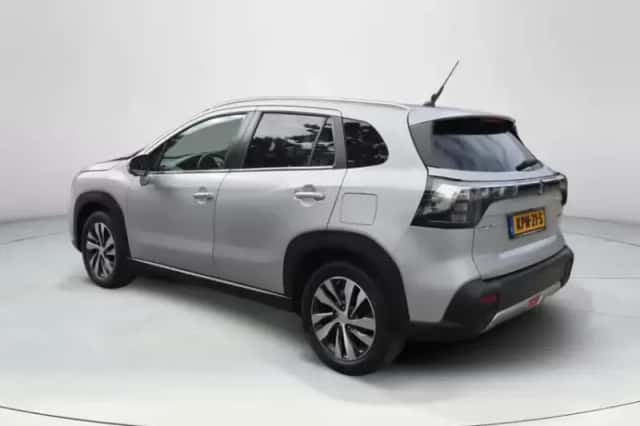 Suzuki S-Cross (2023) thumbnail 3