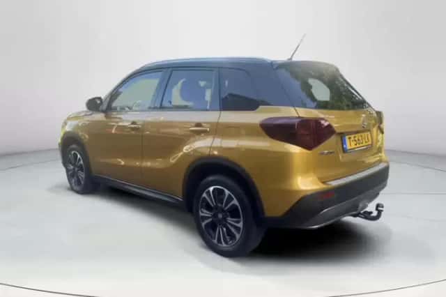 Suzuki Vitara (2023) thumbnail 3