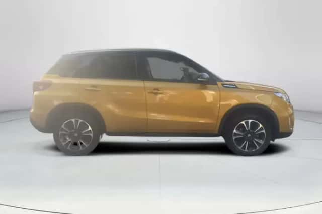 Suzuki Vitara (2023) thumbnail 6