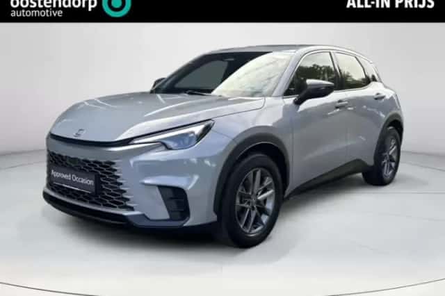 Lexus LBX (2024) thumbnail 1