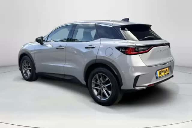 Lexus LBX (2024) thumbnail 3