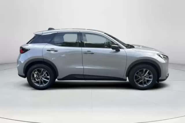 Lexus LBX (2024) thumbnail 6