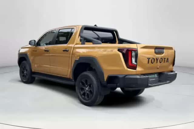 Toyota Hilux (2026) thumbnail 3