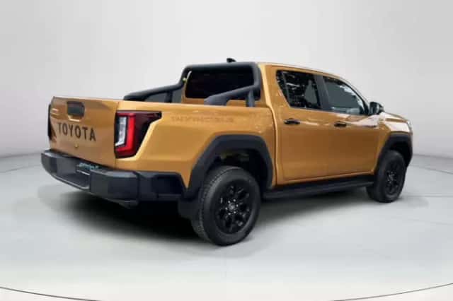 Toyota Hilux (2026) thumbnail 5