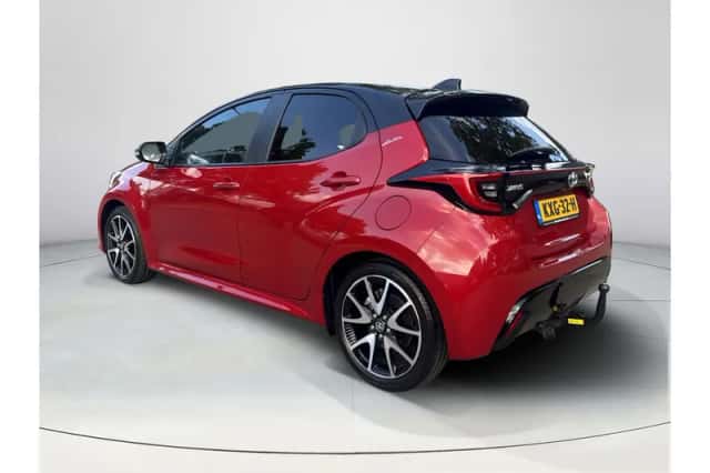 Toyota Yaris (2022) thumbnail 3