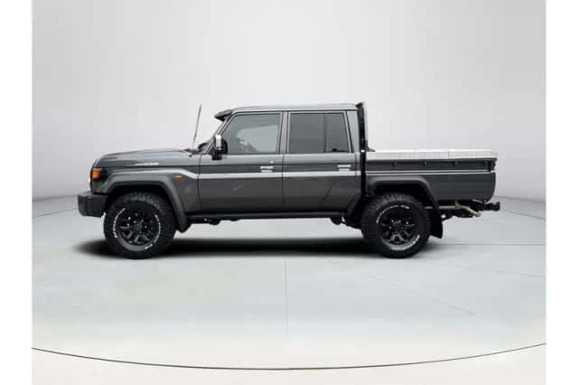 Toyota Land Cruiser (2024) thumbnail 2
