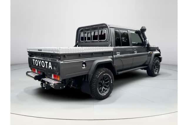 Toyota Land Cruiser (2024) thumbnail 5
