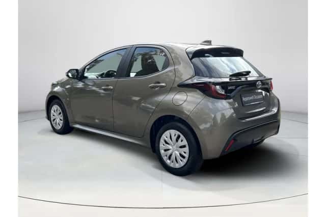 Toyota Yaris (2024) thumbnail 3