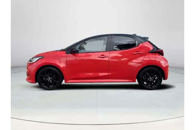 Toyota Yaris (2022) thumbnail 2