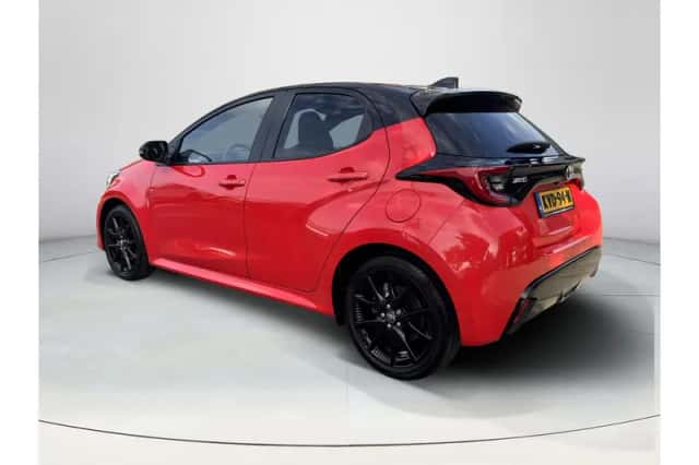 Toyota Yaris (2022) thumbnail 3