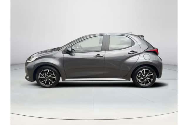 Toyota Yaris (2022) thumbnail 2