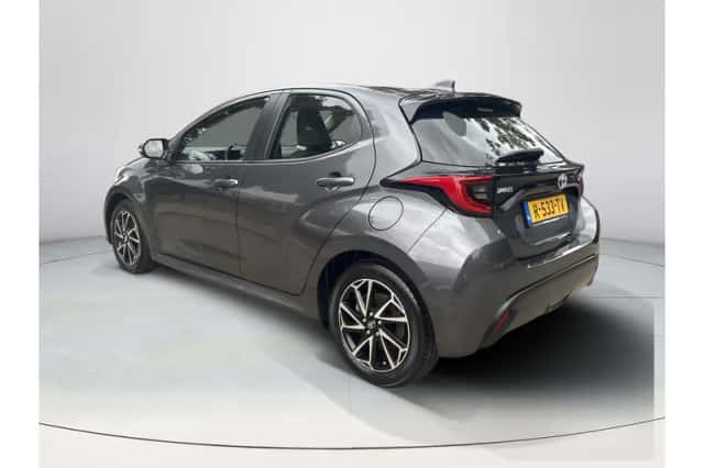 Toyota Yaris (2022) thumbnail 3