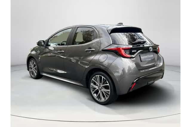 Toyota Yaris (2021) thumbnail 3