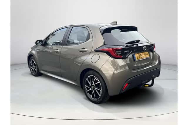Toyota Yaris (2020) thumbnail 3