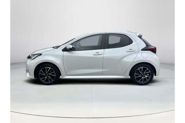Toyota Yaris (2022) thumbnail 2