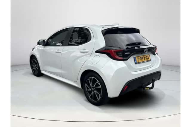 Toyota Yaris (2022) thumbnail 3