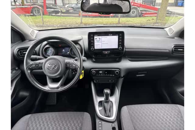 Toyota Yaris (2022) thumbnail 6