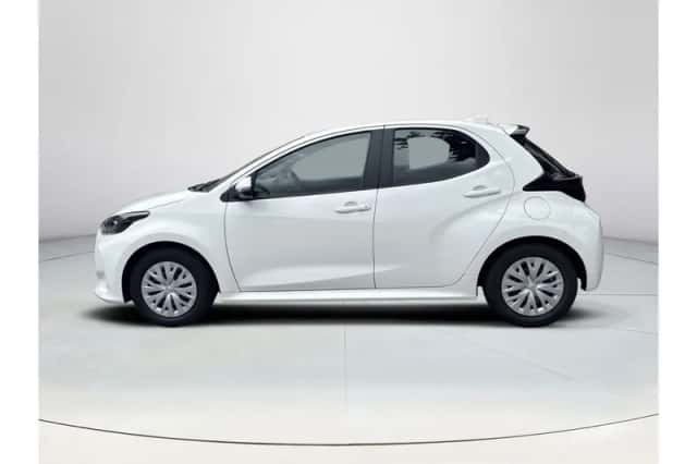 Toyota Yaris (2022) thumbnail 2