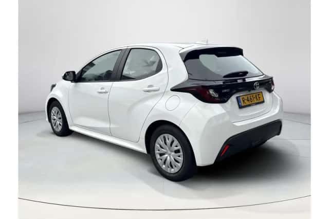 Toyota Yaris (2022) thumbnail 3