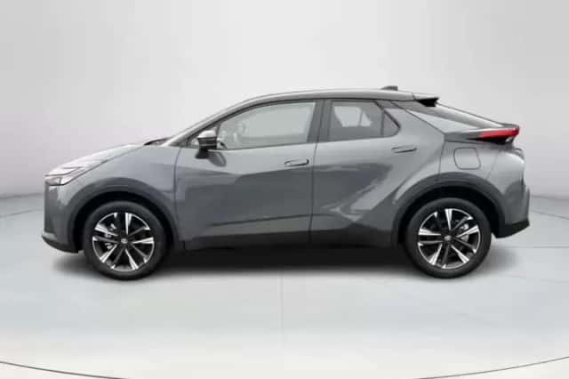 Toyota C-HR (2026) thumbnail 2