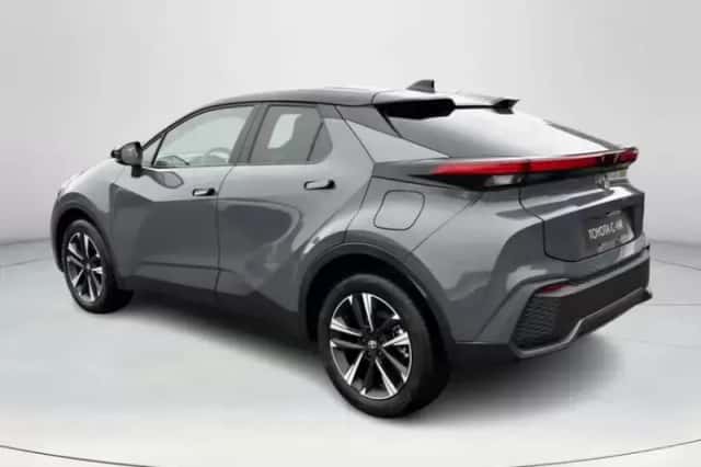 Toyota C-HR (2026) thumbnail 3