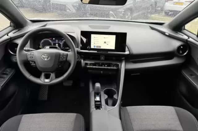 Toyota C-HR (2026) thumbnail 6