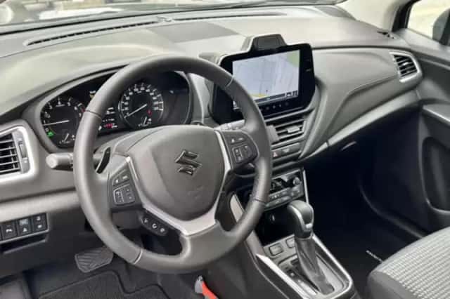 Suzuki S-Cross (2026) thumbnail 6