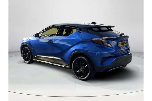 Toyota C-HR (2019) thumbnail 3