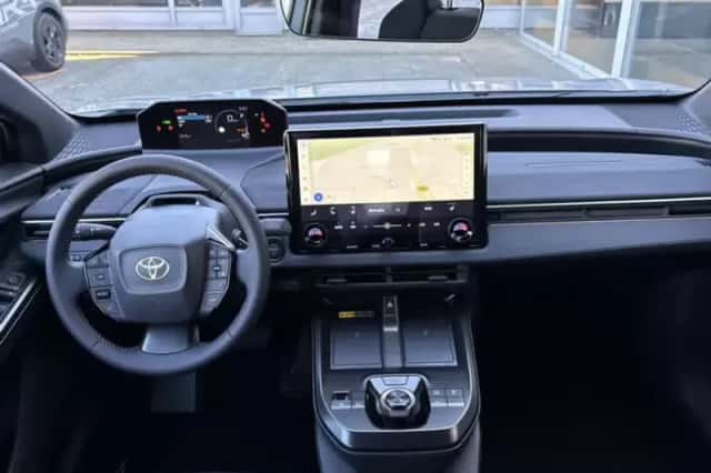 Toyota C-HR+ (2026) thumbnail 6