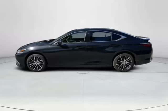 Lexus ES (2024) thumbnail 2