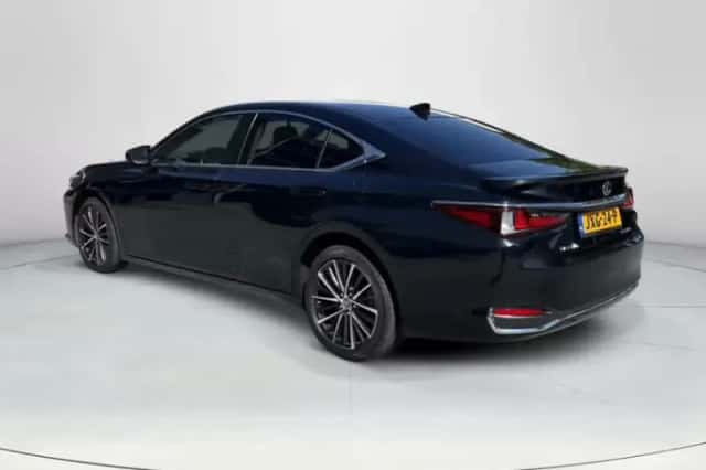 Lexus ES (2024) thumbnail 3