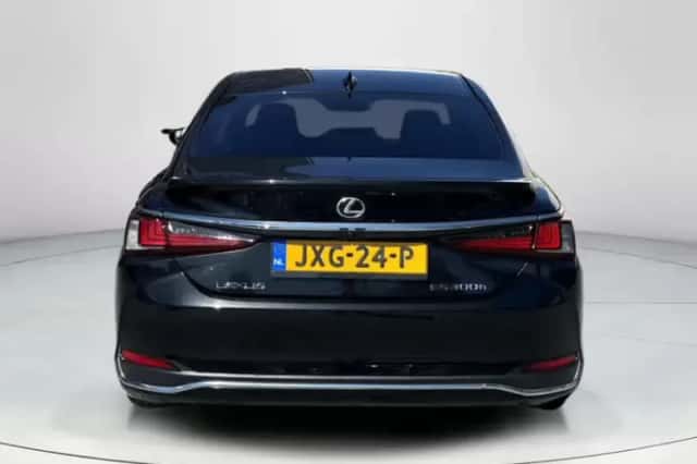 Lexus ES (2024) thumbnail 4