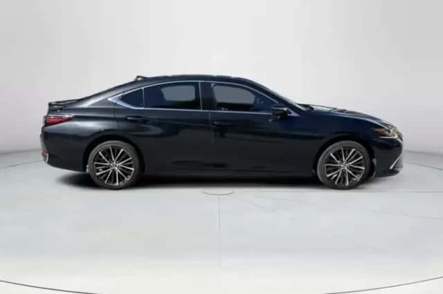 Lexus ES (2024) thumbnail 6