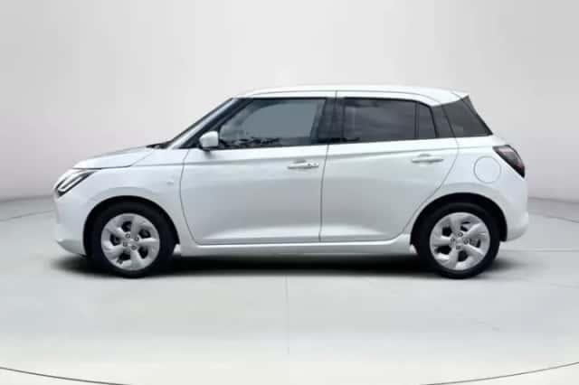 Suzuki Swift (2025) thumbnail 2