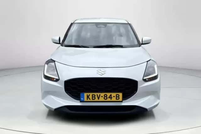 Suzuki Swift (2025) thumbnail 4