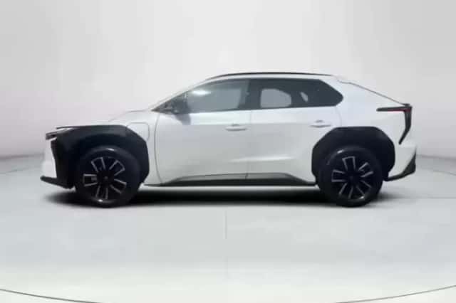 Toyota bZ4X (2026) thumbnail 2