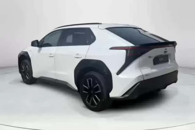 Toyota bZ4X (2026) thumbnail 3