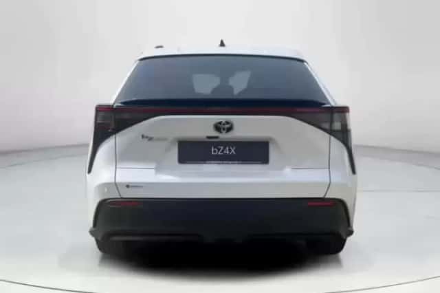 Toyota bZ4X (2026) thumbnail 4