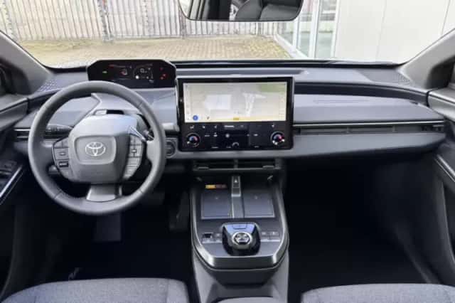 Toyota bZ4X (2026) thumbnail 6