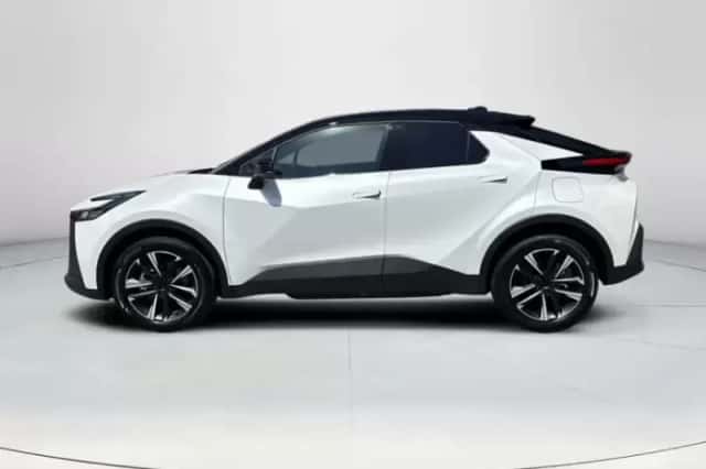 Toyota C-HR (2026) thumbnail 2