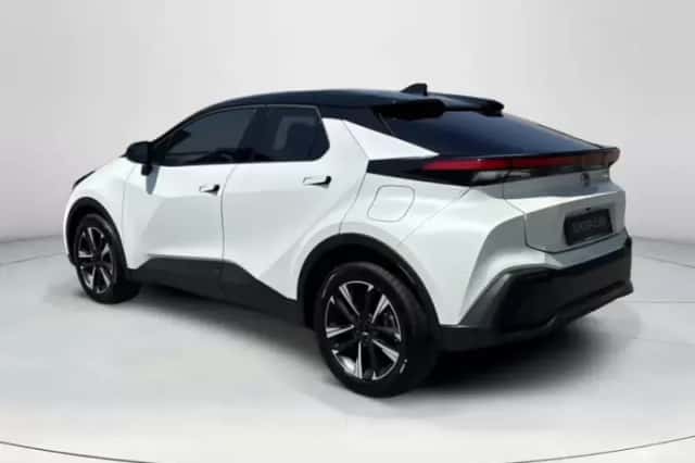 Toyota C-HR (2026) thumbnail 3