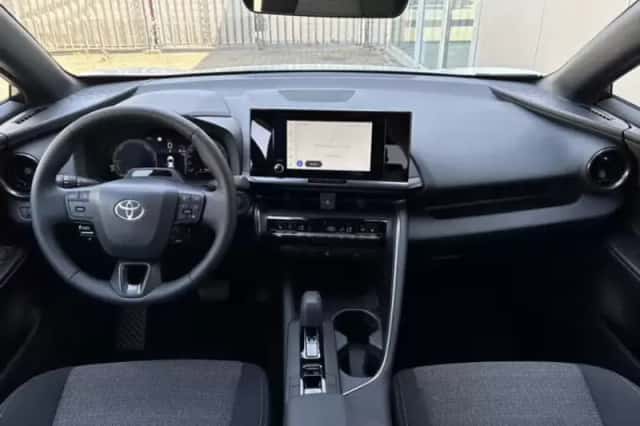 Toyota C-HR (2026) thumbnail 6