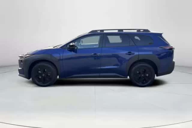 Toyota bZ4X (2026) thumbnail 2