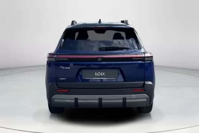 Toyota bZ4X (2026) thumbnail 4