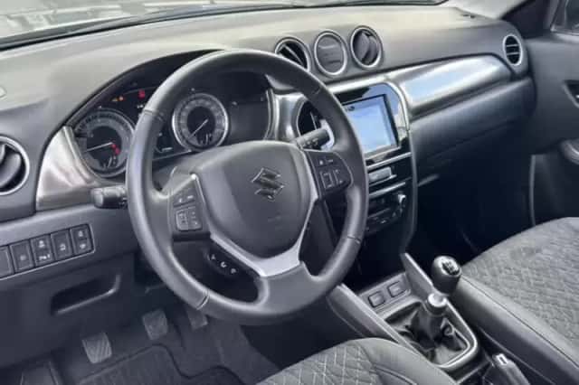 Suzuki Vitara (2023) thumbnail 6