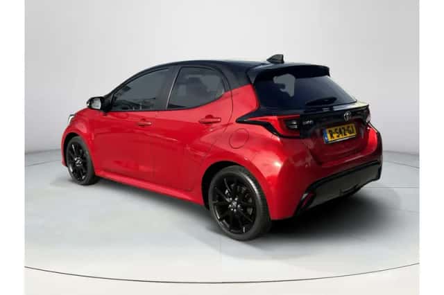 Toyota Yaris (2022) thumbnail 3