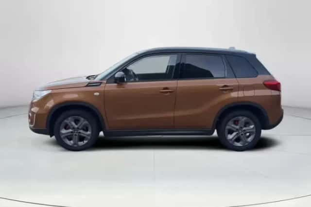 Suzuki Vitara (2017) thumbnail 2