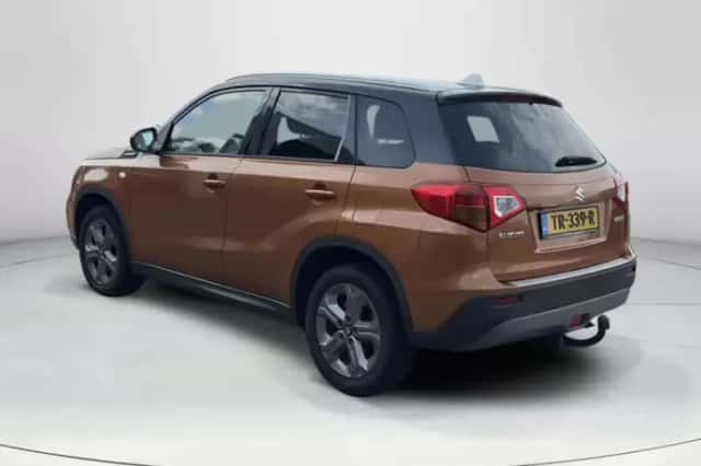 Suzuki Vitara (2017) thumbnail 3