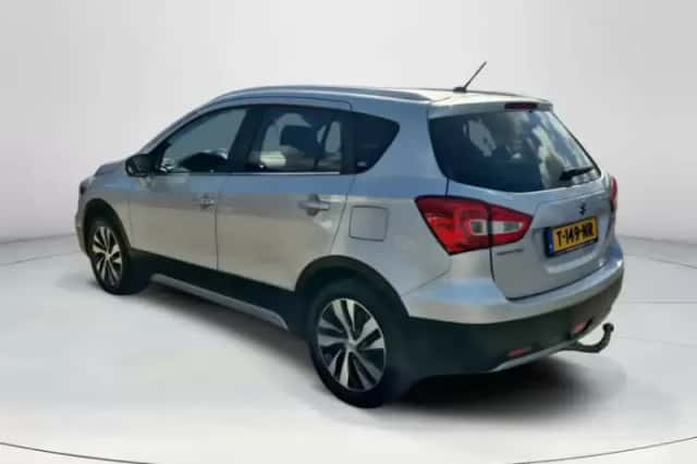 Suzuki S-Cross (2017) thumbnail 3