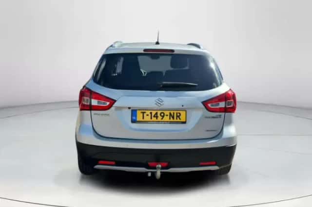 Suzuki S-Cross (2017) thumbnail 4